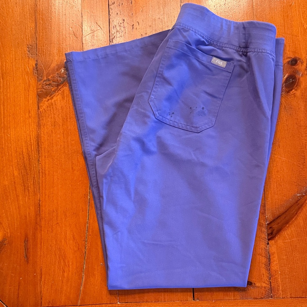 figs Livingston. Size large regular.